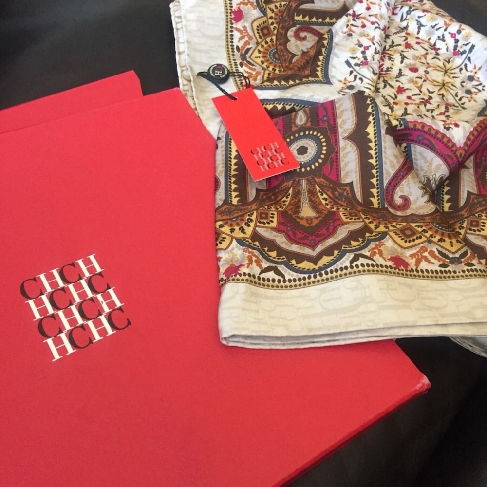 CAROLINA HERRERA PRINTED SCARF💃🏻